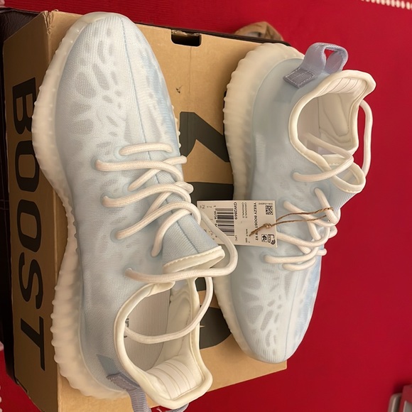 2021 Yeezy Boost 350 V2 'Mono Ice' brand new with tags and box - Picture 3 of 9